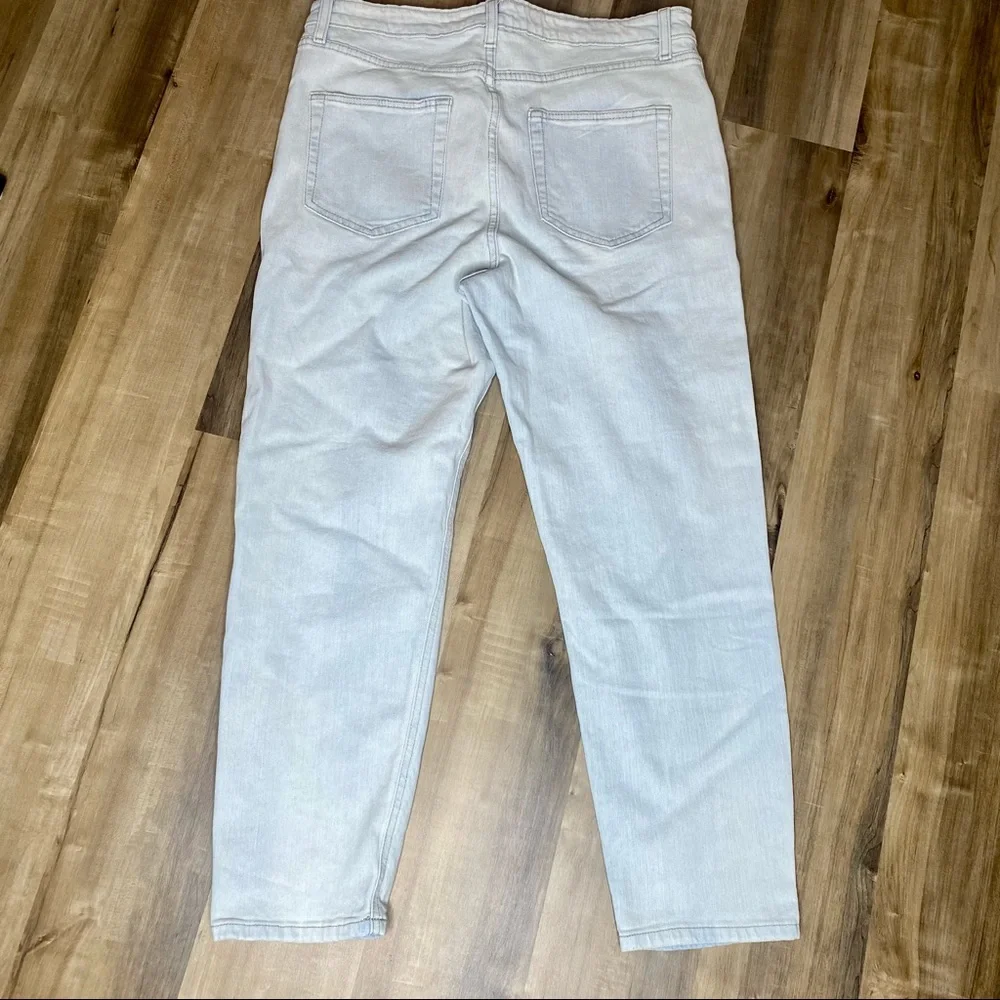 NWOT Wild Fable High Waisted Distressed Light Wash Mom Jeans - Picture 5 of 8